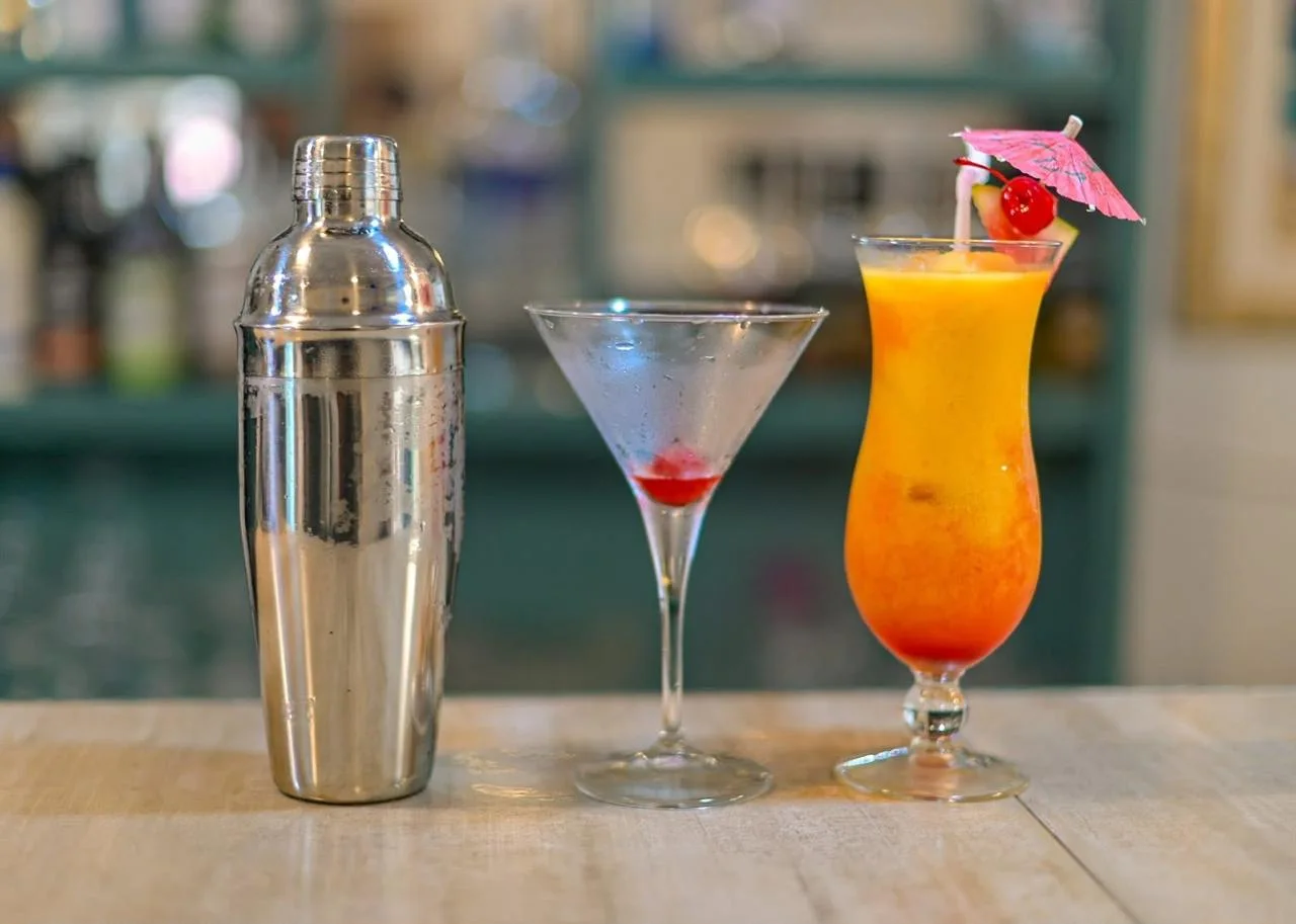 Garmaii cocktail service at the bar